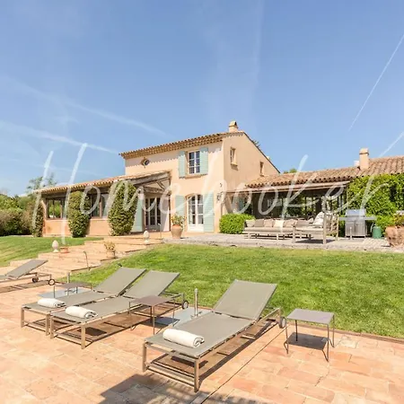 Villa Pins