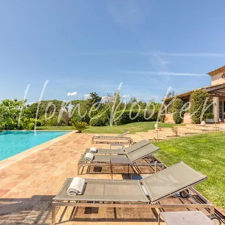Villa Pins