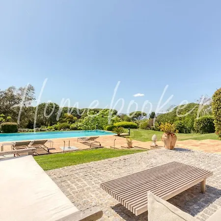 Villa Pins