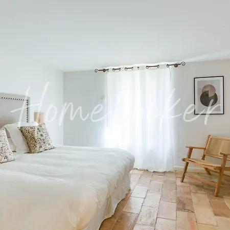 Pins Villa Saint-Tropez